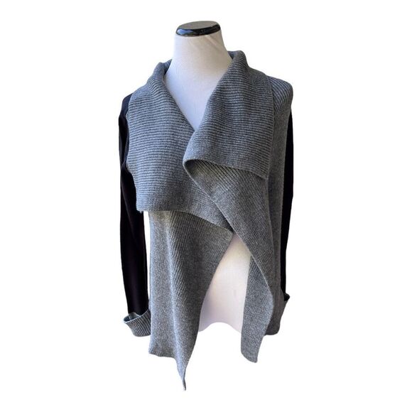 Venus Two Tone Black Gray Sweater Cardigan Size Small Preppy Classic Minimalist - Picture 1 of 9